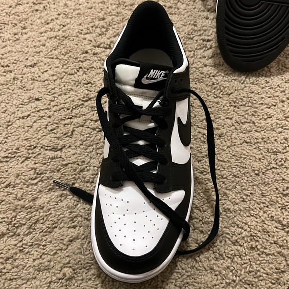 Nike Dunk low (GS), white/black, size 7 fits women’s size 8/8.5 - Picture 4 of 7